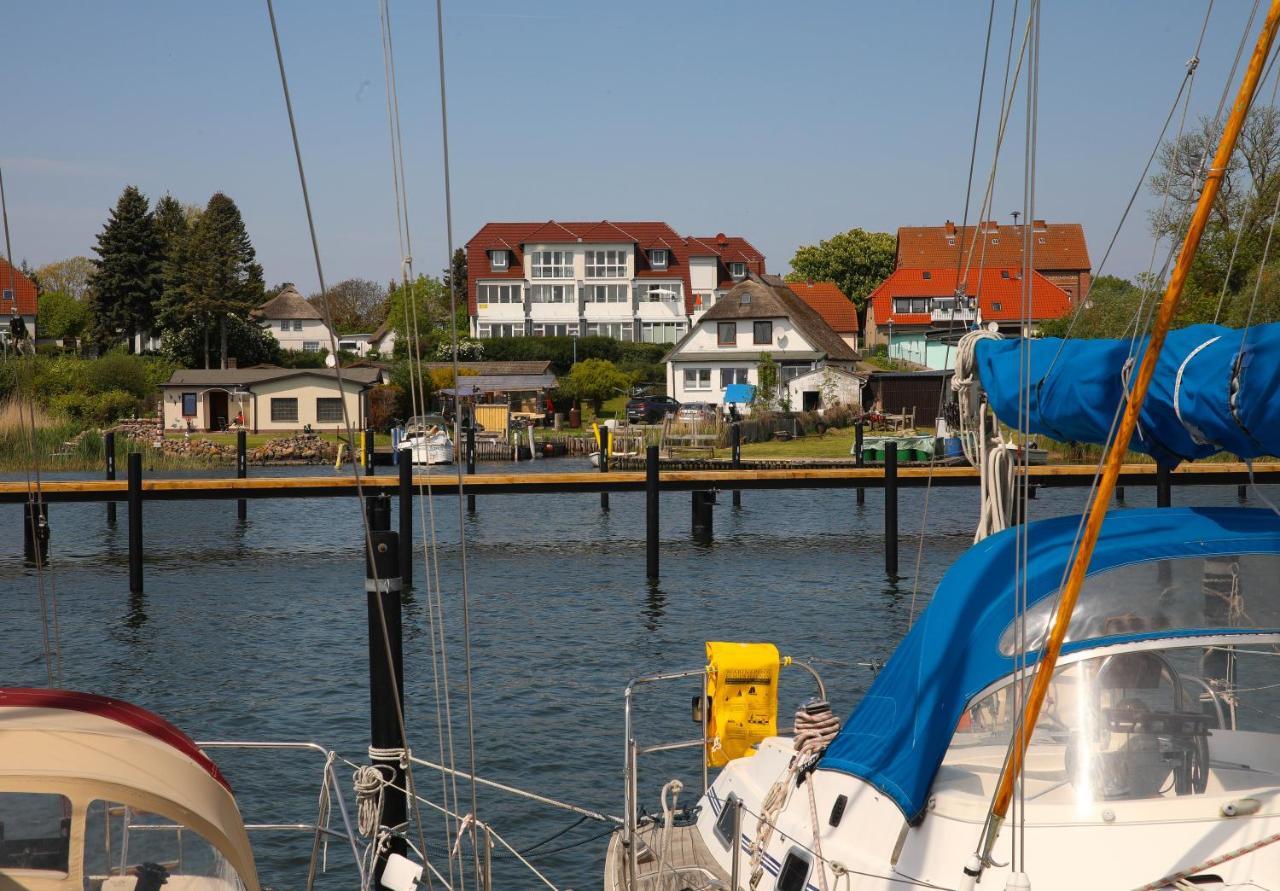 Ferienhaus Suedblick Am Yachthafen Breege Exteriör bild